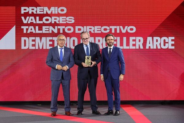 Demetrio Carceller Arce, premiat per la seva contribució al pàdel nacional i internacional