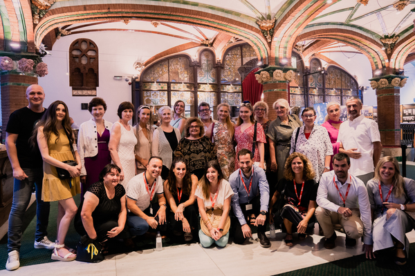 Damm's associates visit Palau de la Música Catalana with Ucranian refugees