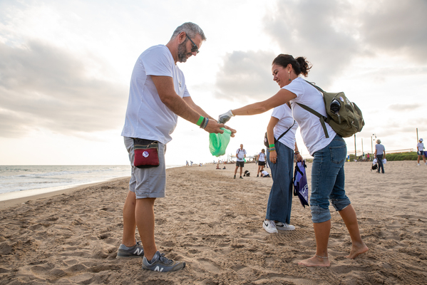 Damm celebra el primer aniversario de su plan de voluntariado