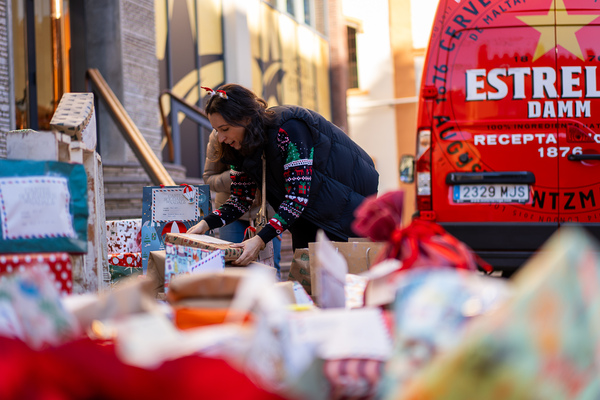 270 personas del equipo de Damm se unen a Cartas Solidarias de Navidad