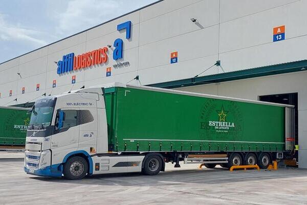 Alfil Logistics i Estrella de Levante posen en marxa els seus primers camions elèctrics “zero emissions”