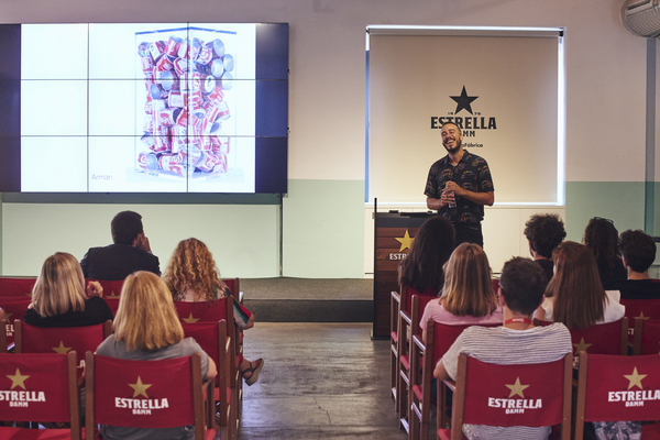The MACBA Foundation teaches an art course for Damm's collaborators