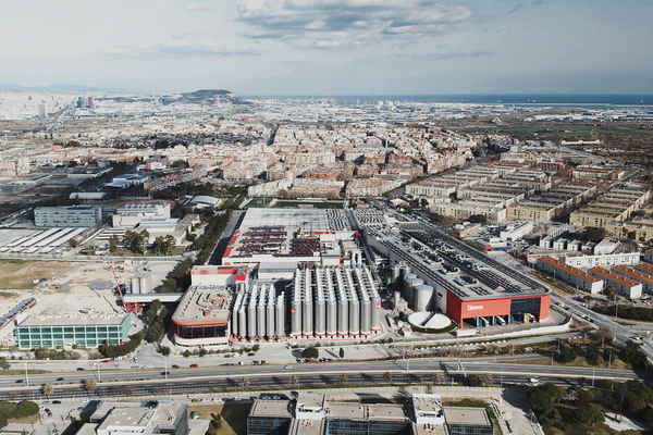 Damm invierte más de 63 millones de euros en su fábrica de El Prat para ampliar su capacidad de producción en un 45%