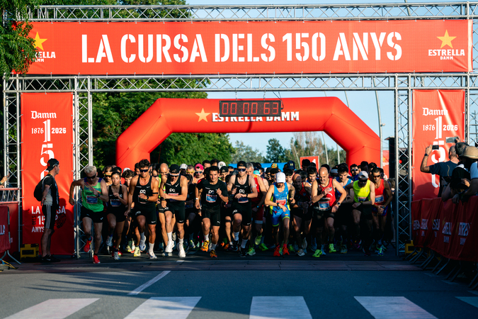 5.000 personas participan en 'La Cursa dels 150 Anys' de Estrella Damm