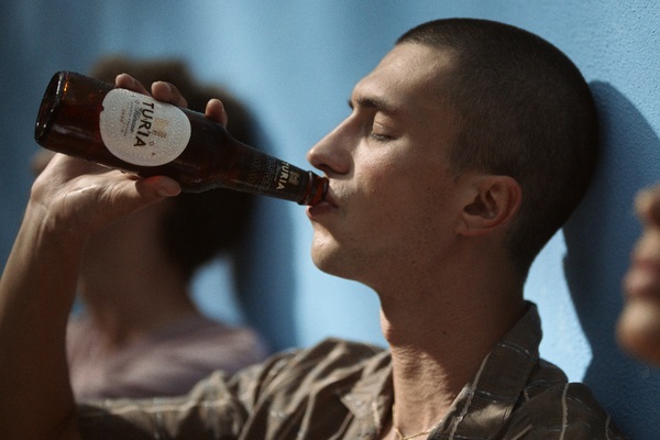 全新的图里亚啤酒 (Turia）宣传片 “A mi manera"，邀请您享受 Dolce far niente