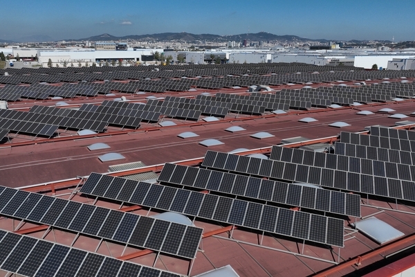 Damm amplía su instalación solar fotovoltaica en sus instalaciones de la ZAL