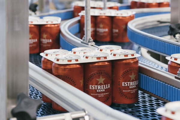 Estrella Damm starts tests to end the use of plastic pack rings